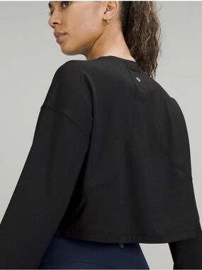 Lululemon Muscle Love Long Sleeve Black Lightweight Crop Top 4 W3DUIS